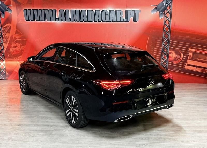 Usado Mercedes CLA250e Shooting Brake Progressive 218 HP (160 kW) 2021 Preto Carrinha