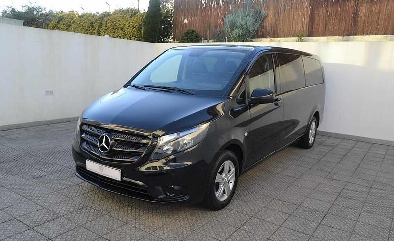Preto Usado 2024 Mercedes Vito Monovolume | € 59.800 - Imagem 1/4