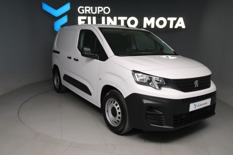 Branco Usado 2024 Peugeot E-Partner Monovolume | € 25.990 (Bom preço) - Imagem 1/1