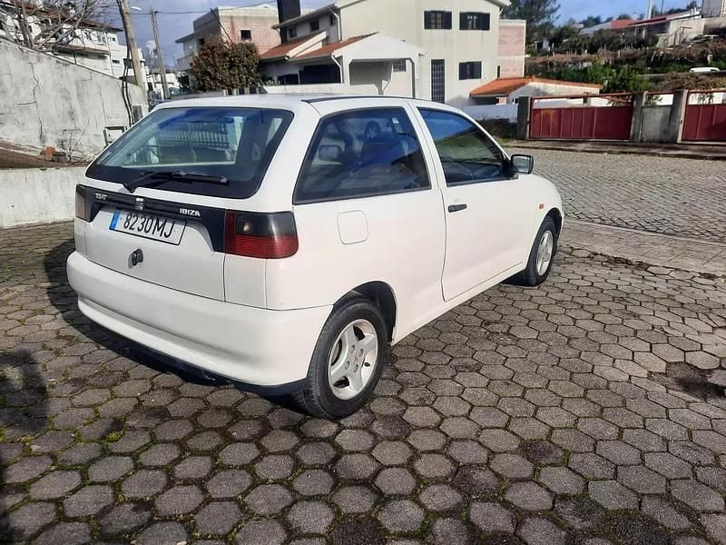 Usado Seat Ibiza 64 HP (47 kW) 1998 Branco Citadino