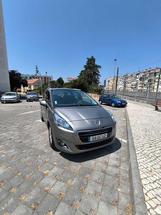 Usado 2015 Peugeot 5008 Monovolume | € 6.000 - Imagem 1/4