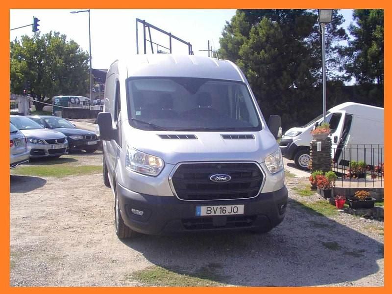 Cinzento Usado 2021 Ford Transit | € 13.659 - Imagem 1/4