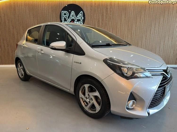 Cinza Usado 2016 Toyota Yaris Hybrid Active | € 16.900 (Preço justo) - Imagem 1/1