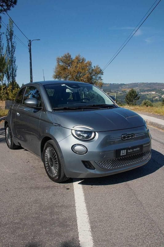 Cinza Usado 2021 Fiat 500e Icon Citadino | € 17.900 (Preço justo) - Imagem 1/4