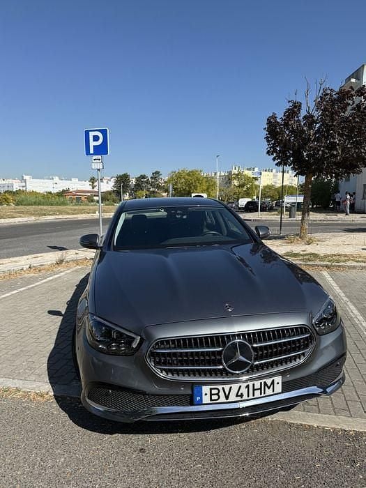 Usado 2022 Mercedes E300 Sedan | € 41.900 - Imagem 1/4