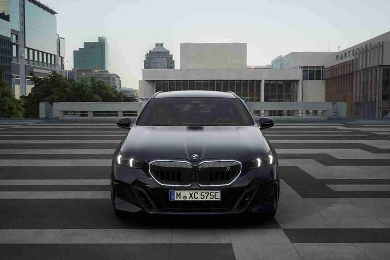 Preto Novo 2025 BMW i5 Comfort Edition Coupé | € 84.700 - Imagem 1/4
