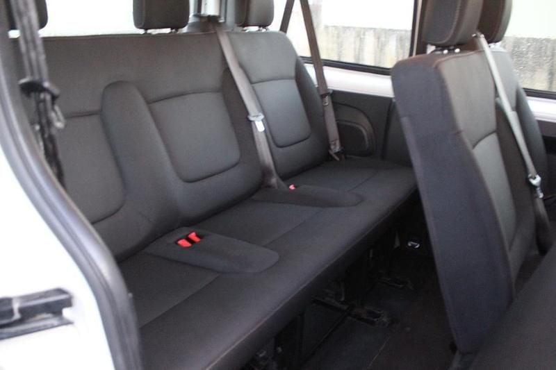 Usado Renault Trafic Intens 120 HP (88 kW) 2019 Branco Monovolume