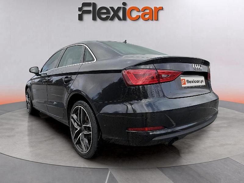 Usado Audi A3 110 HP (80 kW) 2015 Preto Sedan