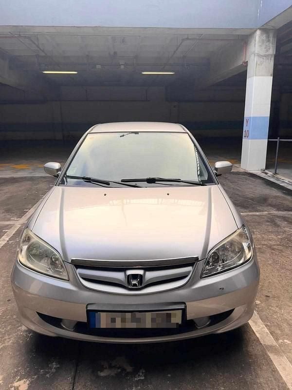 Usado Honda Civic 110 HP (80 kW) 2003 Cinzento Sedan