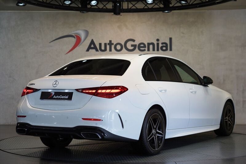 Usado Mercedes C300 AMG line 265 HP (194 kW) 2024 Branco Sedan