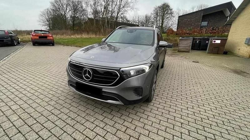 Cinzento Usado 2024 Mercedes EQB250 SUV | € 43.000 (Caro) - Imagem 1/4