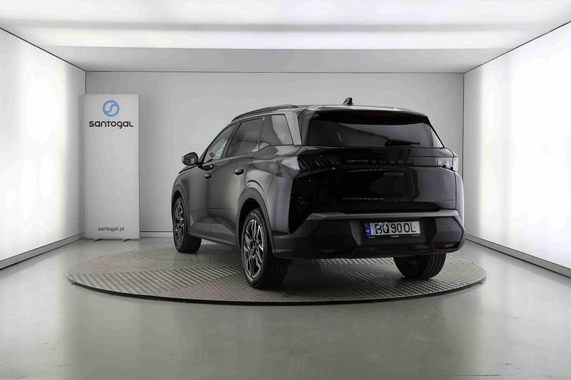 Usado Peugeot 5008 136 HP (100 kW) 2025 Preto Monovolume