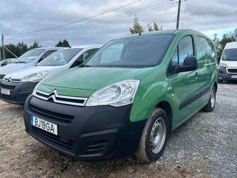 Verde Usado 2016 Citroën Berlingo Monovolume | € 9.800 (Preço justo) - Imagem 1/4