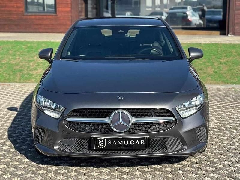 Usado Mercedes A180 AMG line 116 HP (85 kW) 2018 Cinzento Citadino