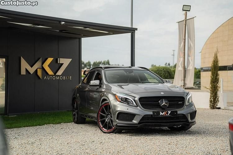 Cinza Usado 2015 Mercedes GLA45 AMG AMG SUV | € 34.990 - Imagem 1/1