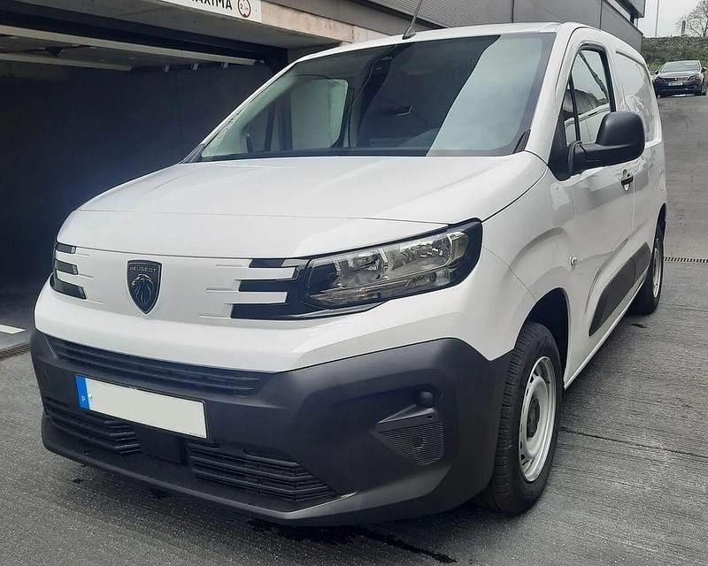Branco Usado 2025 Peugeot Partner Monovolume | € 20.800 (Preço justo) - Imagem 1/4