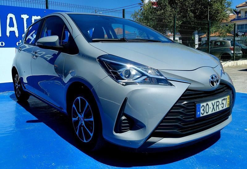 Cinza Usado 2019 Toyota Yaris Comfort | € 14.900 (Preço justo) - Imagem 1/4