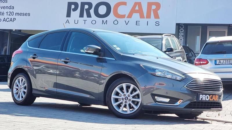 Cinza Usado 2018 Ford Focus Titanium | € 10.500 (Preço justo) - Imagem 1/4