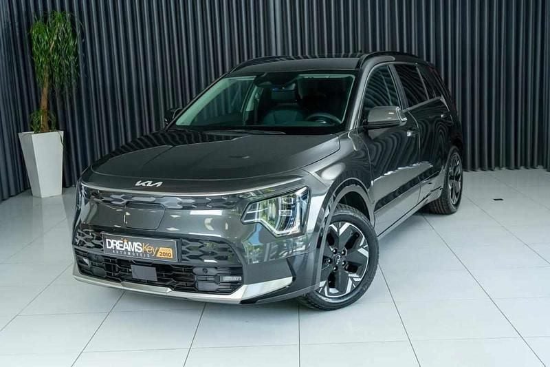 Cinzento Usado 2023 Kia e-Niro SUV | € 30.400 (Preço justo) - Imagem 1/4