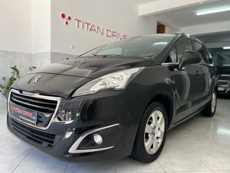 Preto Usado 2016 Peugeot 5008 Style Monovolume | € 10.900 (Preço justo) - Imagem 1/4