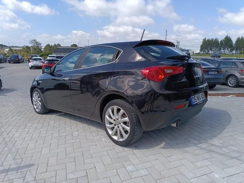Preto (metalizado) Usado 2013 Alfa Romeo Giulietta Distinctive Citadino | € 8.500 - Imagem 1/4