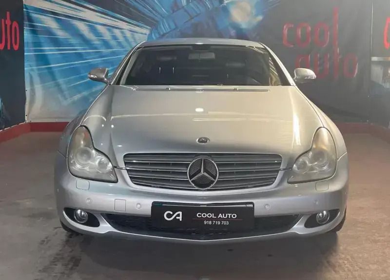 Usado Mercedes CLS320 224 HP (164 kW) 2005 Cinza prata Sedan