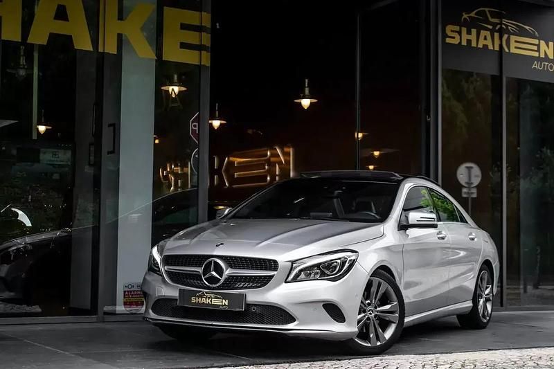 Cinzento Usado 2018 Mercedes CLA180 Urban Sedan | € 20.750 (Preço justo) - Imagem 1/4