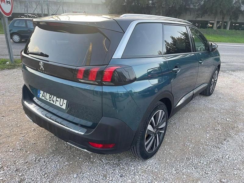 Usado Peugeot 5008 Allure 120 HP (88 kW) 2017 Verde Monovolume