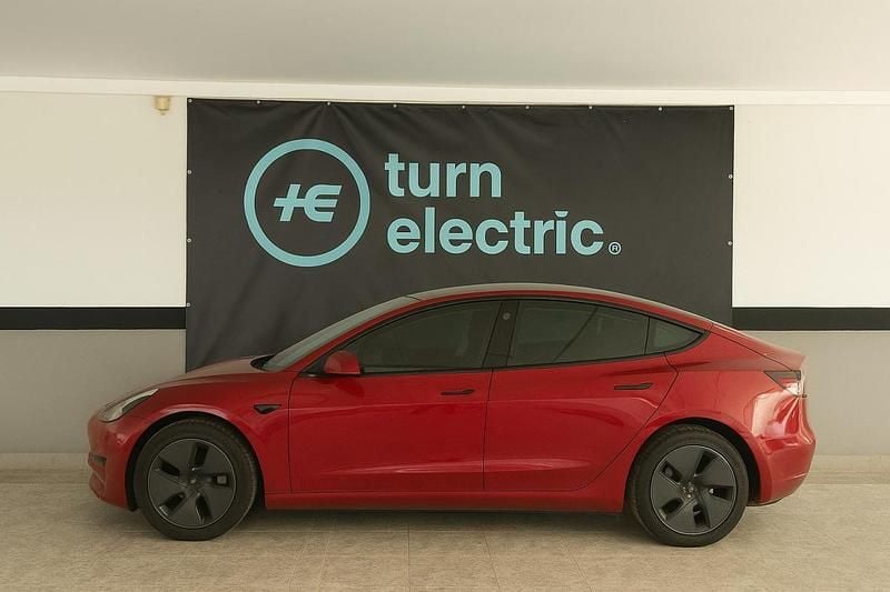 Vermelho Usado 2022 Tesla Model 3 Sedan | € 28.500 (Bom preço) - Imagem 1/3