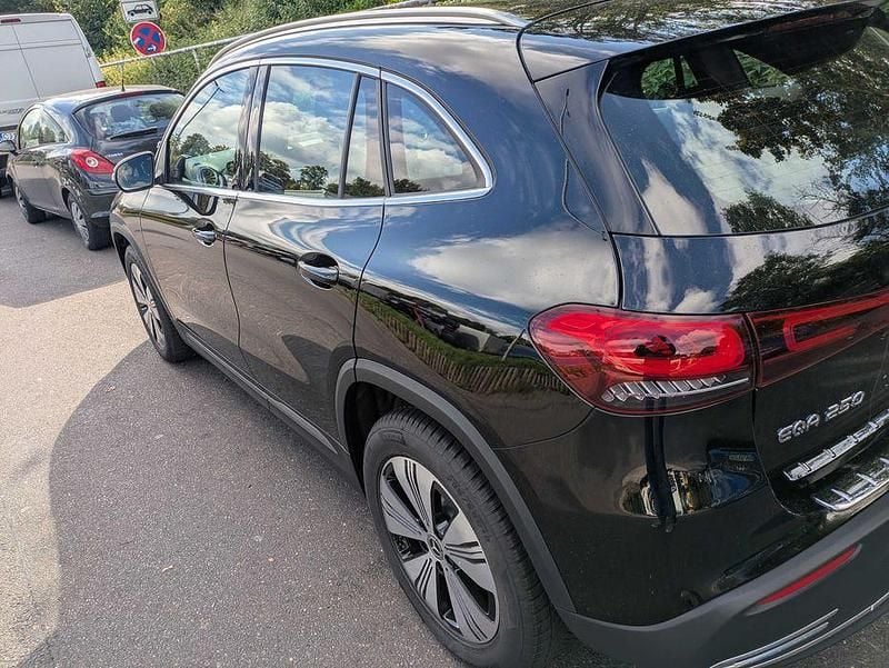 Usado Mercedes EQA250 139 kW (190 HP) 2022 Preto SUV