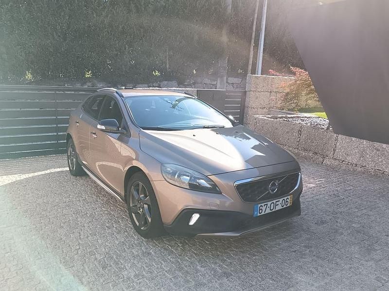 Usado 2013 Volvo V40 CC Carrinha | € 12.000 (Preço justo) - Imagem 1/4
