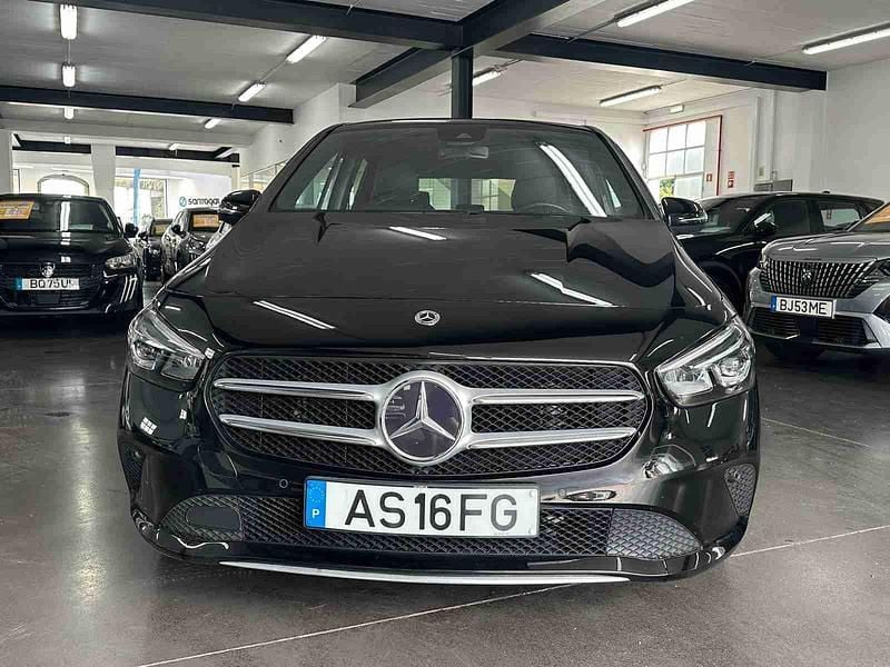 Usado Mercedes B180 Style 116 HP (85 kW) 2022 Preto Monovolume