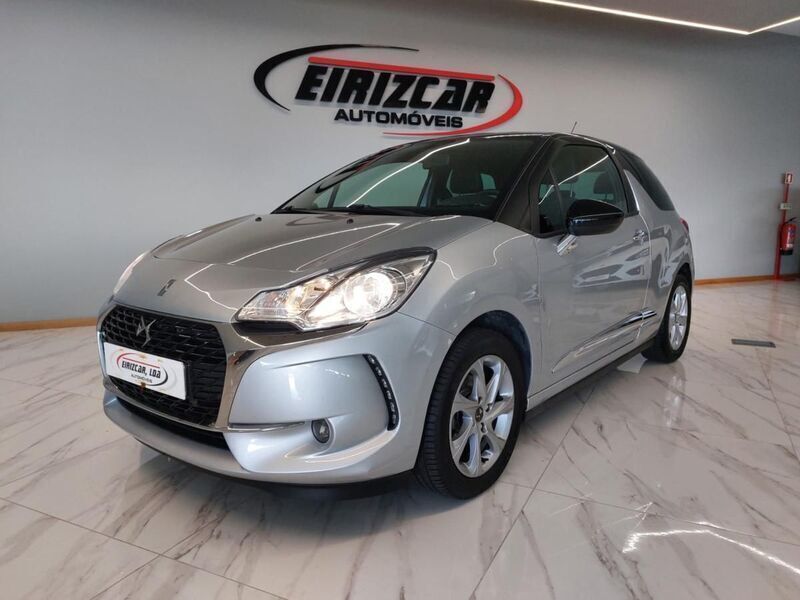 Cinzento Usado 2018 DS Automobiles DS3 Be Chic Citadino | € 13.000 (Preço justo) - Imagem 1/4