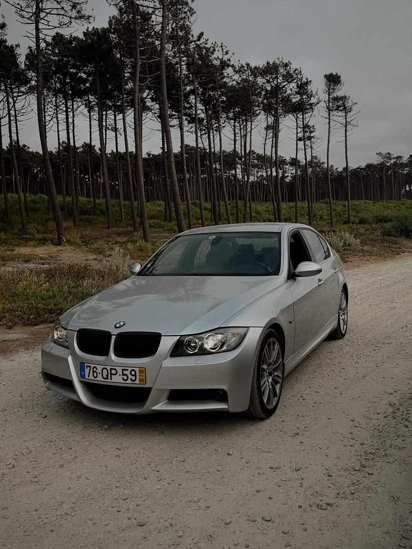 Cinzento Usado 2006 BMW 330 Sedan | € 13.500 - Imagem 1/4