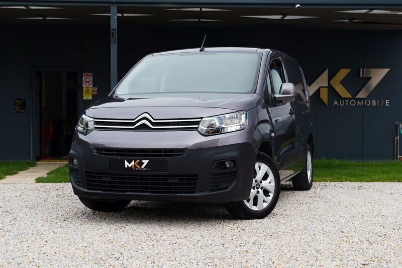 Cinzento Usado 2020 Citroën Berlingo Monovolume | € 12.990 (Bom preço) - Imagem 1/4