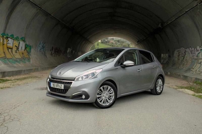 Cinzento Usado 2018 Peugeot 208 Citadino | € 12.990 (Preço justo) - Imagem 1/4