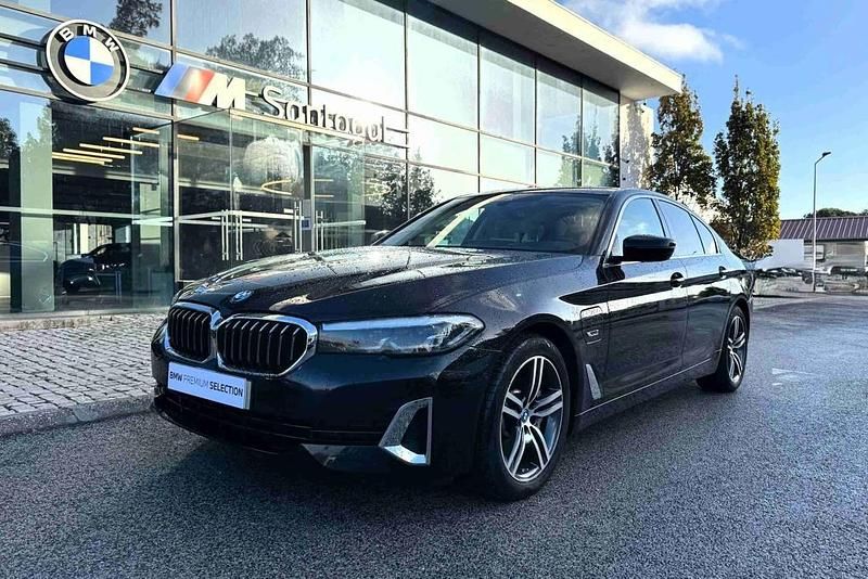 Preto Usado 2022 BMW 530e Luxury Line Sedan | € 37.900 (Preço justo) - Imagem 1/4