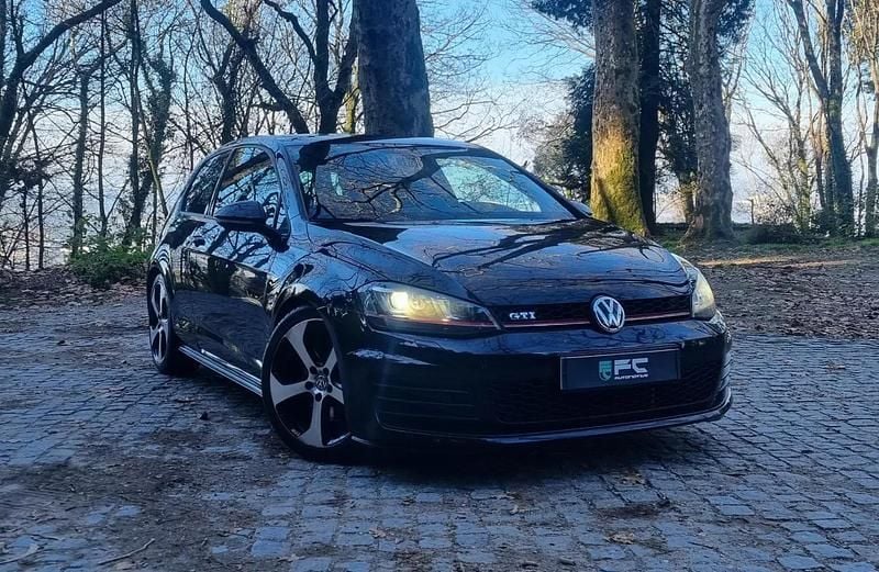 Usado VW Golf VII GTI 220 HP (161 kW) 2013 Preto Citadino