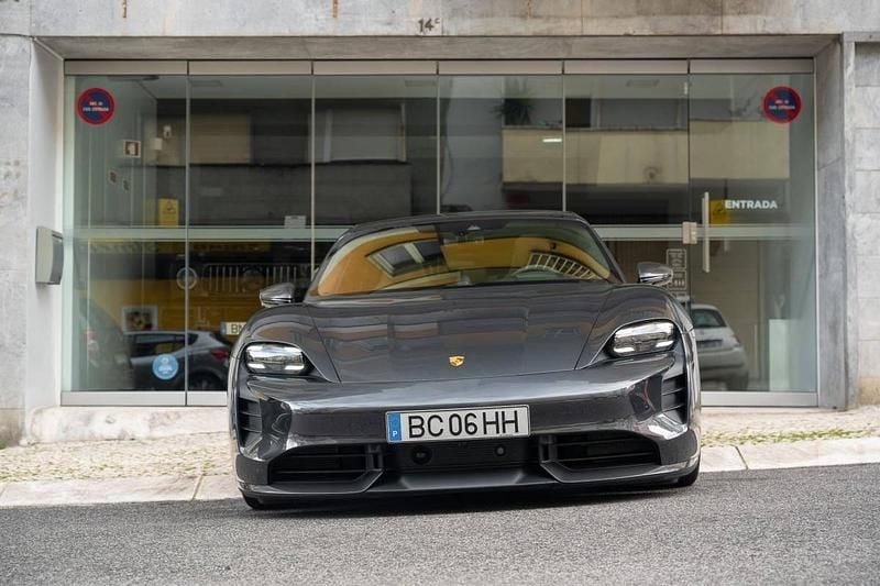 Usado Porsche Taycan 439 kW (598 HP) 2023 Cinzento Carrinha