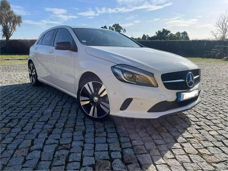 Branco Usado 2015 Mercedes A200 Citadino | € 15.500 (Bom preço) - Imagem 1/4