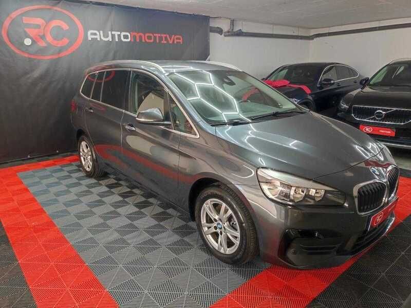 Cinzento Usado 2018 BMW 216 Gran Tourer Sport Line Monovolume | € 17.490 (Preço justo) - Imagem 1/4