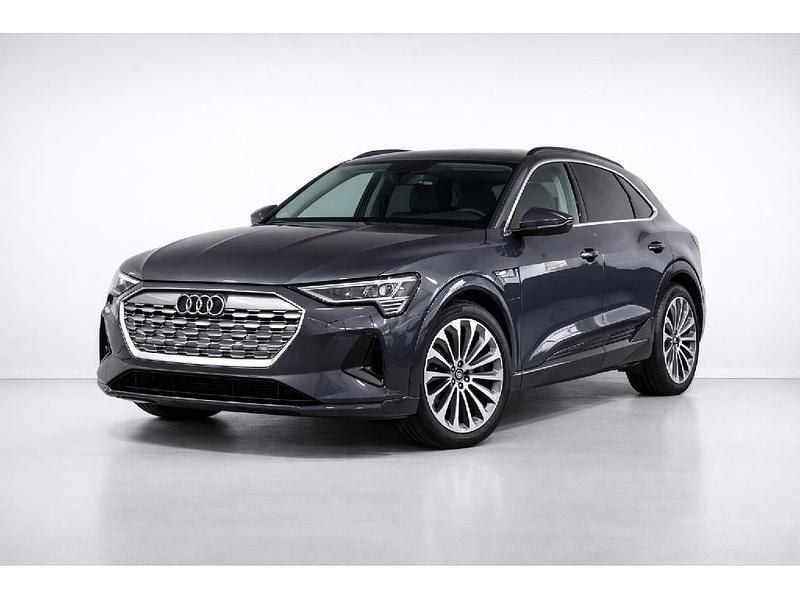 Usado Audi Q8 e-tron Advanced 300 kW (408 HP) 2023 Cinzento escuro SUV