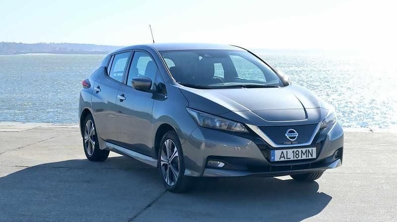 Cinzento Usado 2021 Nissan Leaf Citadino | € 17.900 (Preço justo) - Imagem 1/4
