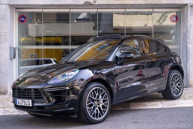 Preto Usado 2020 Porsche Macan SUV | € 77.800 - Imagem 1/4