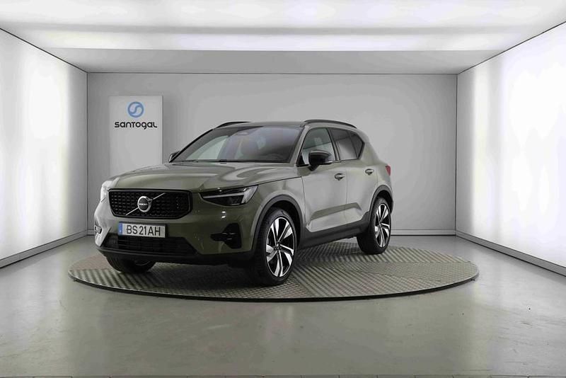 Usado Volvo XC40 Plus 163 HP (119 kW) 2025 Verde SUV