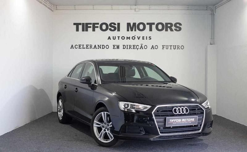 Usado Audi A3 Design 116 HP (85 kW) 2019 Preto Sedan