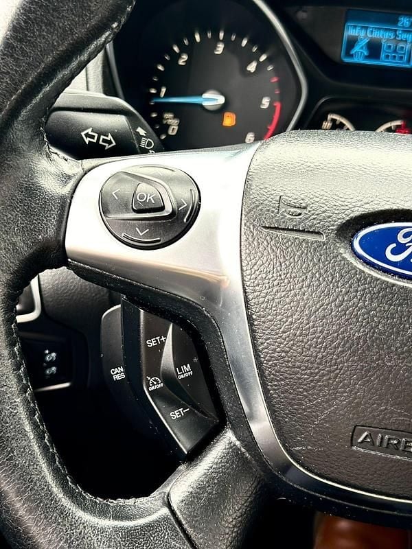 Usado Ford Focus Titanium 115 HP (84 kW) 2014 Cinza Carrinha