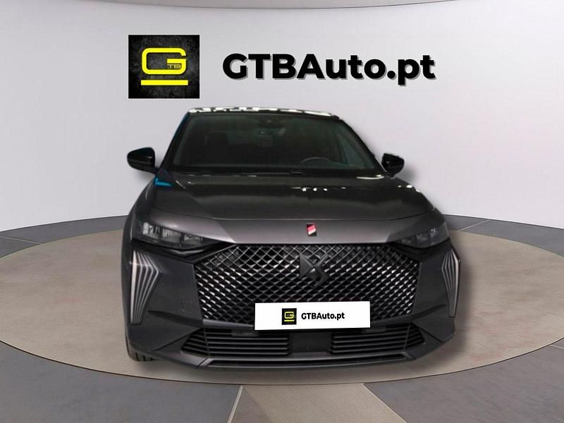 Cinza Usado 2024 DS Automobiles DS7 Crossback Performance SUV | € 36.999 - Imagem 1/4