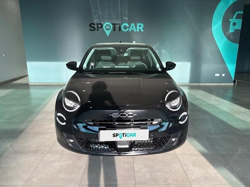 Usado Fiat 600 Pop 145 HP (106 kW) 2025 Preto SUV