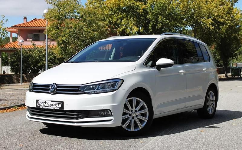 Branco Usado 2017 VW Touran Highline Monovolume | € 17.990 (Preço justo) - Imagem 1/4